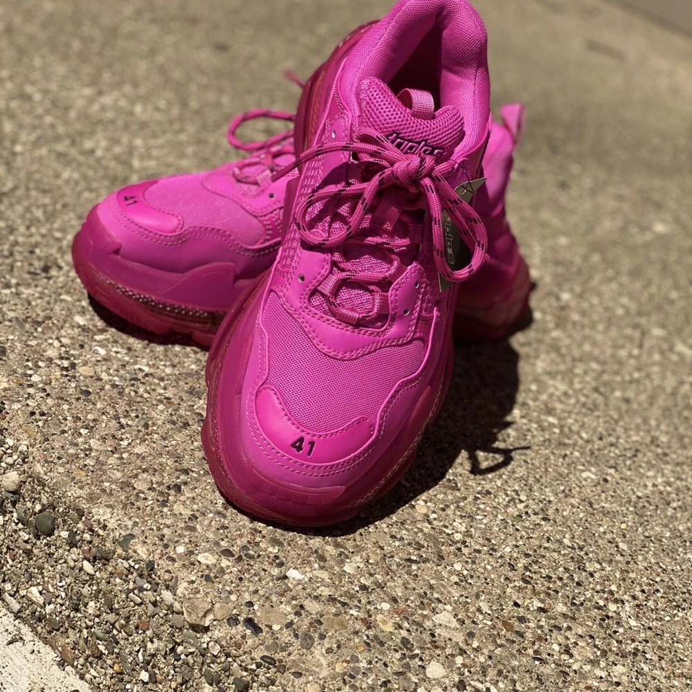 I am selling 1x used Pink balenciaga w/ receipt & box